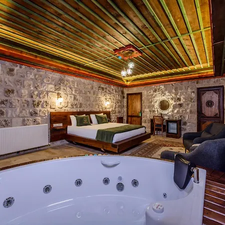 Latona Stone Palace Hotel *