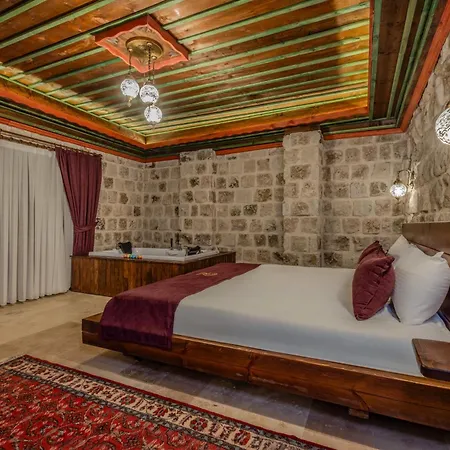 Latona Stone Palace Hotel *
