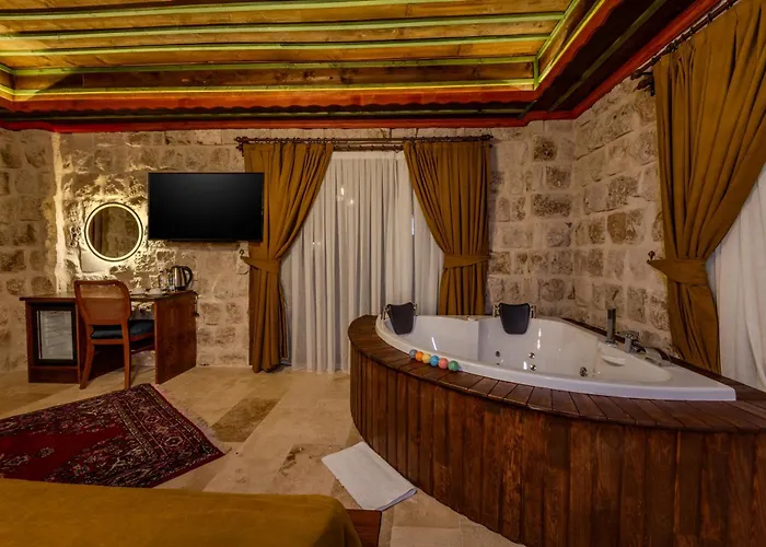 Latona Stone Palace Hotell *