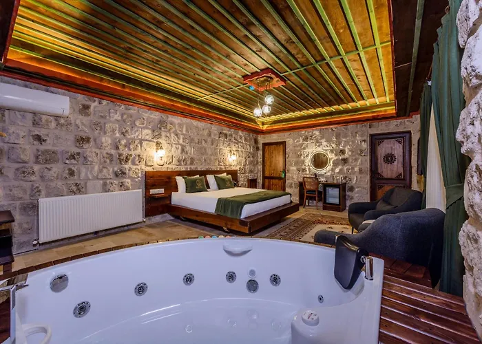 Latona Stone Palace Hotell *