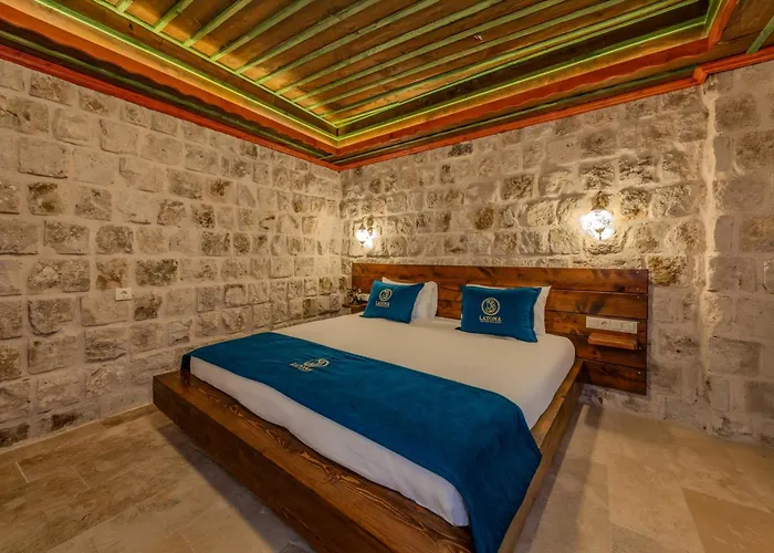 Hotell Latona Stone Palace *