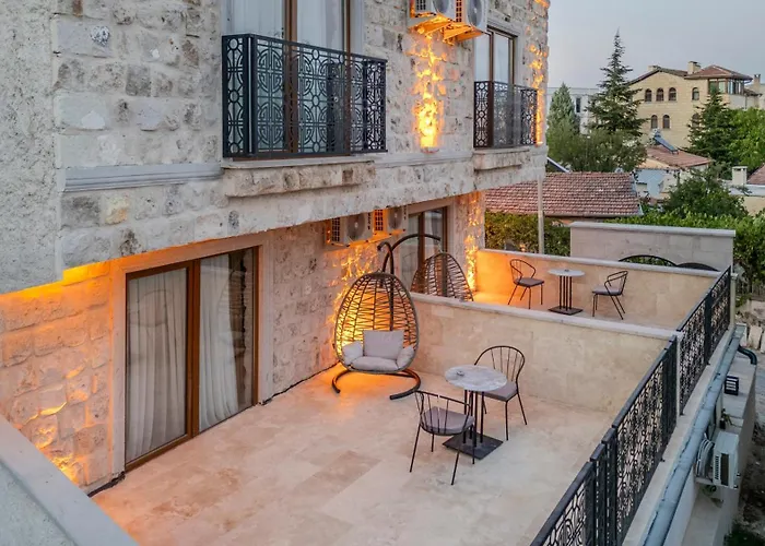 Latona Stone Palace Hotell